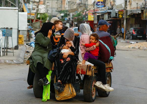 Palestinians flee their homes, amid Israeli strikes, in Khan Younis, southern Gaza Strip October 10, 2023.—Reuters